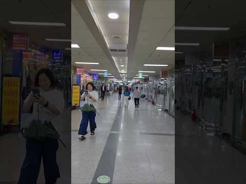 명동 지하상가 생각보다 큽니다. MYEONGDONG Underground Shopping Mall. SEOUL.