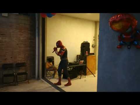 Iron spiderman, llega de sorpresa a fiesta de cumpleaños