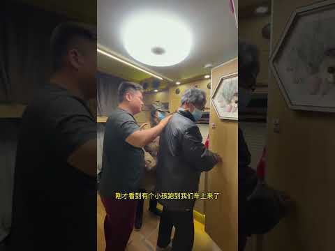 The thieves forcefully entered the house || 😱 Carriage house wooden artist #shortvideo