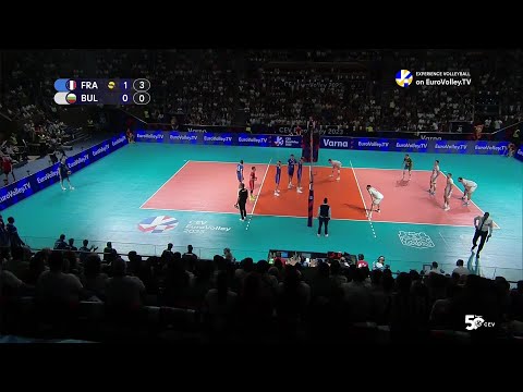 That was a crazy rally from France 🫢🤯 #europeanvolleyball #volleyball #volleyballshorts