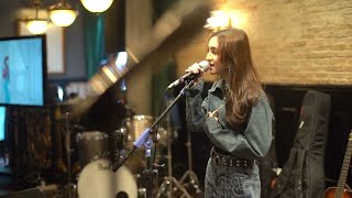 Let it flow live Alyssa Dezek Prescon Jakarta
