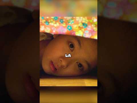 La niña juega a escondite con su familia. #futurelink #cine #shorts