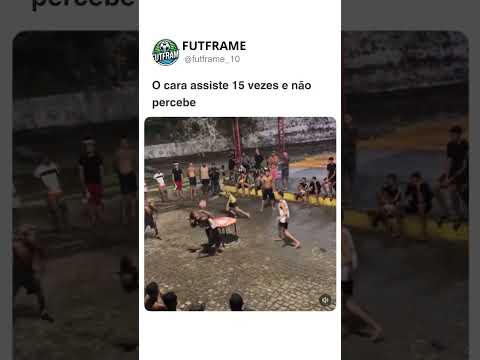 O cara assiste 15 vezes e não percebe! #futebol #soccer #shorts #futebolarte #futebolmeme