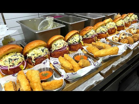 이게 진짜 새우버거다! 수제 햄버거 하나에 새우 30마리? 입찢어지는 통새우버거 Giant handmade shrimp hamburger - Korean street food