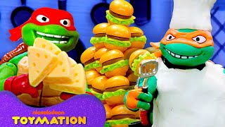 Teenage Mutant Ninja Turtles Cook Hamburgers with REAL Food! 🍔 | TMNT Toys | Toymation