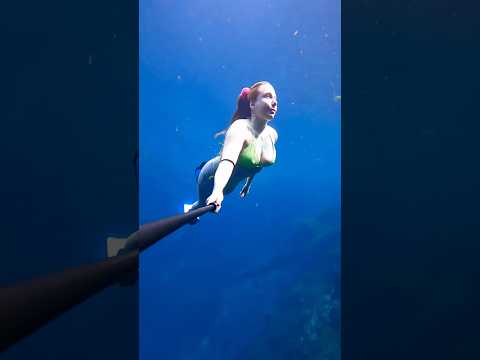 I forgot my mask ? #underwater #asmr #asmrsounds #satisfyingsounds #freediver #freediving