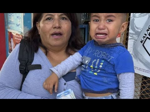 Sorprendí a madre honesta con recompensa millonaria en su bolso y me arrepentí al instante 😭