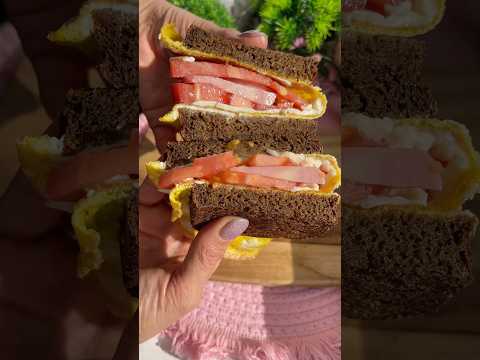 Горячие бутерброды к завтраку. Сохраняйте, готовьте и делитесь с друзьями рецептом!❤️