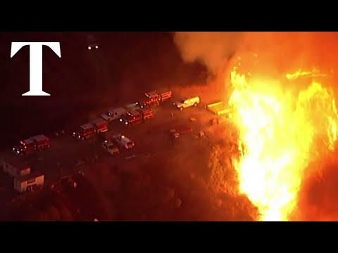 LA Firefighters narrowly escape dangerous blaze in California