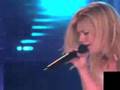 Kelly Clarkson goes hardcore--Live