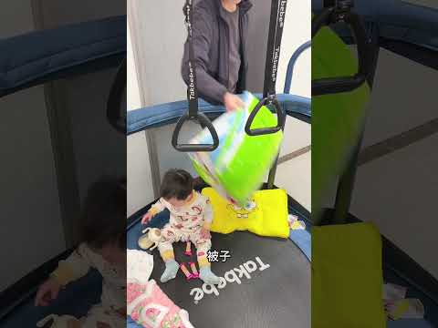 The child wouldn't sleep at night, but it turned out her dad had the solution! #BabySleep #Indepen