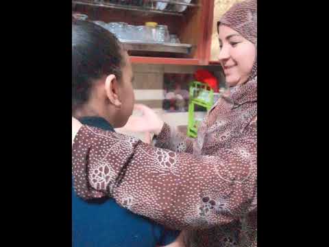 الأم المصريه وهى بتعلم بنتها تغسل المواعين في رمضان😂😂(وصلوا الفيديو ل50الف لايك)