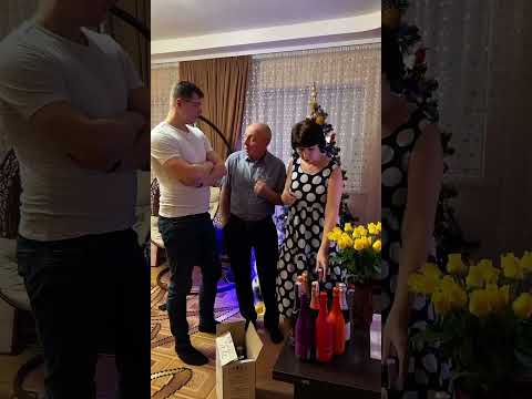 Когда обсуждаем закупку на Новый год🥂