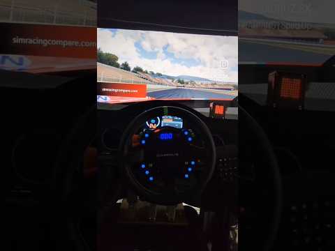 🚦 Can you guess the car and track?👇 Check out my setup here: simracingcompare.com/u/albertocruz