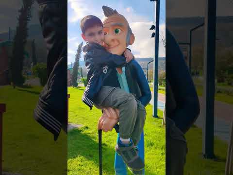 Cihan rafadan tayfa Basri amcanın kucağından in🤣 #shorts #keşfet #niloya #rafadantayfa #zümra