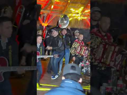 NOS JALAMOS CON LOS COMPAS DE LA BANDA RENOVACIÓN 👊🏻😎 Y MI COMPA LUPE 🔥QUE BUEN COTORREO🍺