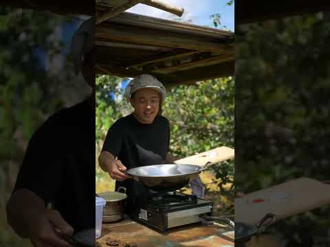 Ada yang pernah coba makan daun peringgi gaa? Enak bangett woiii😍