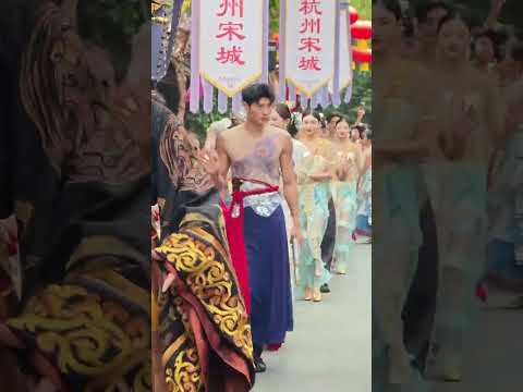 <strong>Flash</strong> mob begins! #HangzhouSongcheng #SongchengEternalLove #EternalLoveCarnivalFestival