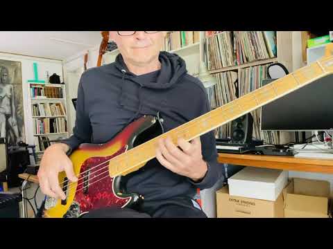 Am arpeggio bass groove with chromatic fill
