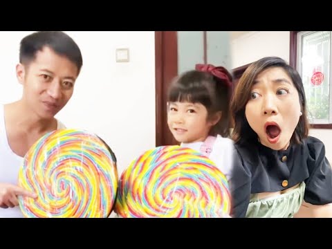 东东吵着要彩虹棒棒糖妈妈撇嘴阴阳怪气，爸爸突然掏出巨无霸彩虹糖，妈妈瞪圆眼：这是把彩虹糖厂搬来了？【东东一家】
