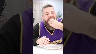 Creo que nadie es mas rapido comiendo que papá😱