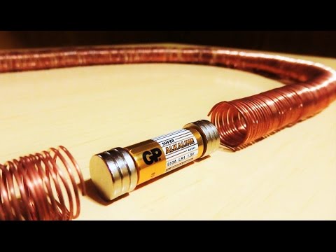 World's Simplest Electric Train 【世界一簡単な構造の電車】 - YouTube(1分47秒)