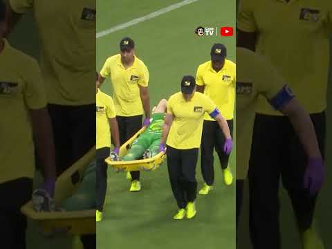 QUE ZIKA DO CÁSSIO EM 2026 😭O goleiro do Cruzeiro caiu de mau jeito e deixou o campo de maca!