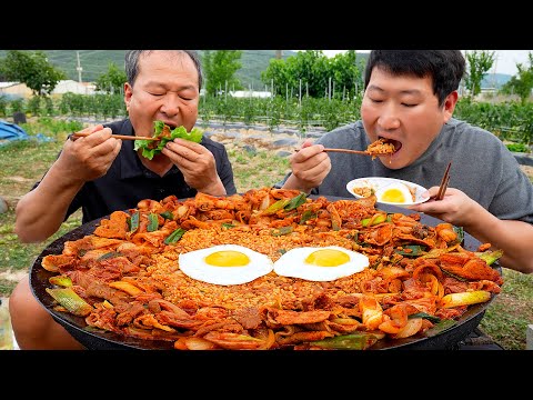 솥뚜껑에 요리한 돼지고기 김치 두루치기에 볶음밥까지 한 번에~ (Stir-fried pork & Fried rice) 요리&먹방!! - Mukbang eating show