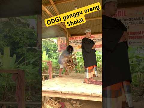 ODGJ ganggu orang sholat #comedy #davidsunairi #pocongsensasi #viralvideo #odgjgembol #funny