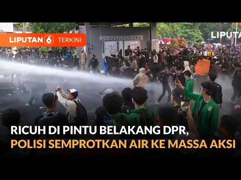 Momen Ricuh Demo Tolak Revisi UU Pilkada di DPR, Polisi Semprotkan Air ke Pengunjuk Rasa | Liputan 6