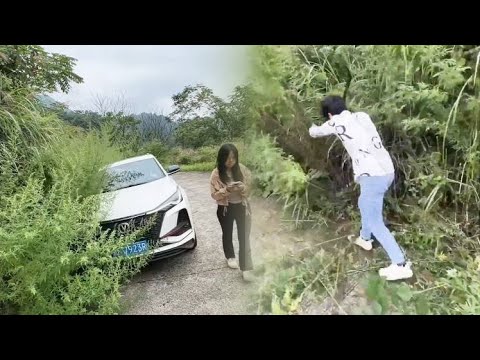 Car Owner Got Stuck In The Grass On The Mountain Road,Car Owner Cut Grass Rescue The Mountain People