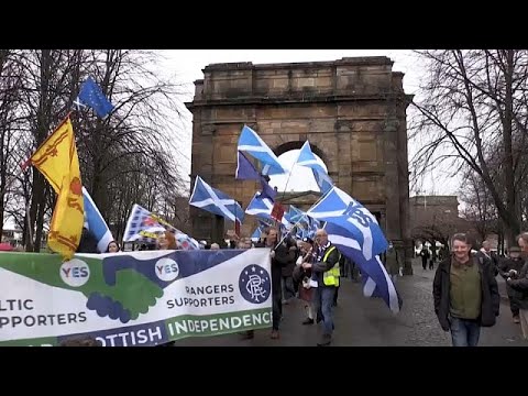 شاهد: داعمو استقلال اسكتلندا يطالبون جونسون بتقديم استقالته بسبب فضيحة الحفلات
