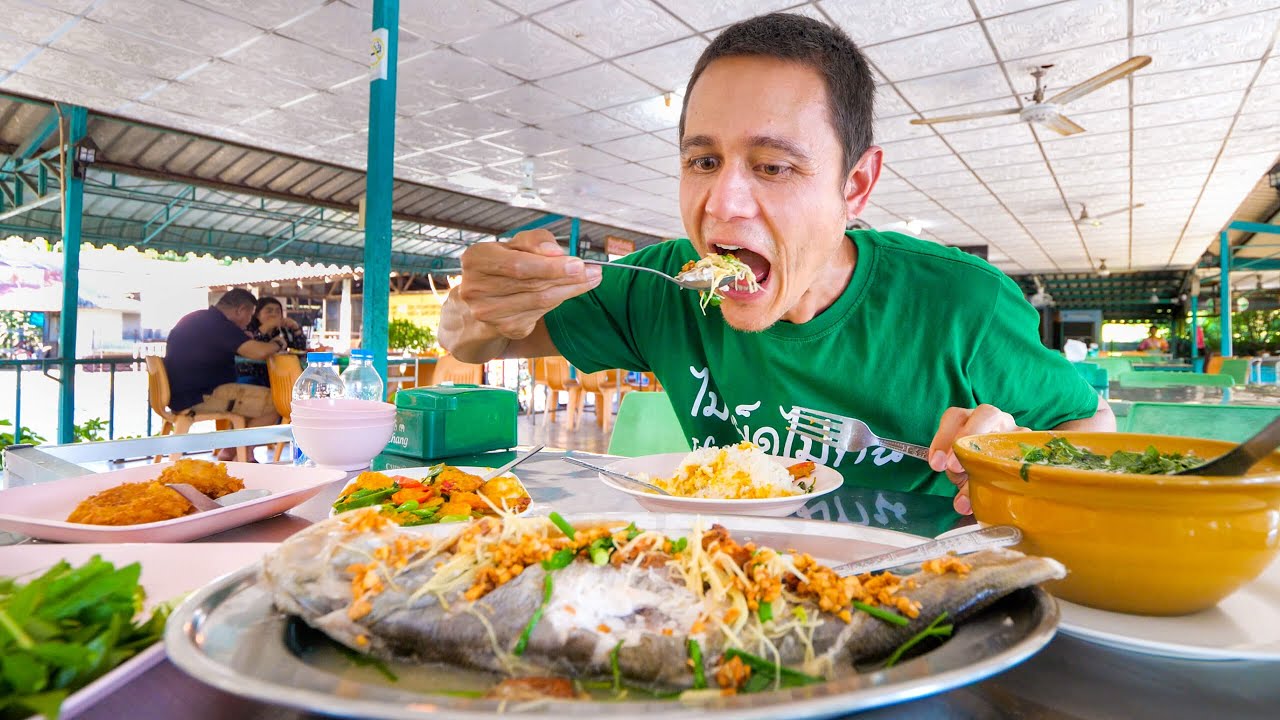 Day 1 in Satun, Thailand! Seafood Dinner, Night Market + Tour of Satun! - Mark Abroad
