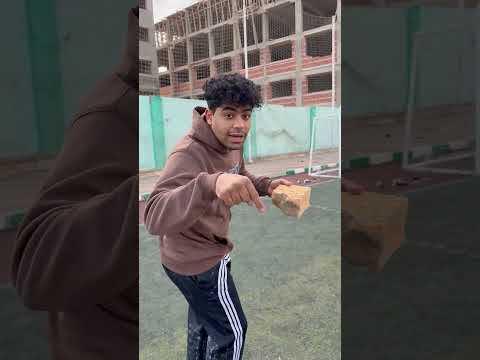 مين بيعمل كده مع صاحبه جوا ملعب كرة القدم