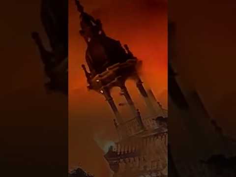 Le beffroi de la mairie de Limoges, en flammes, s'est effondré