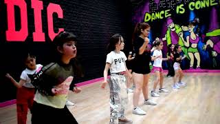 UNDERGROUND By Rocio Merlo / Dance is Convey