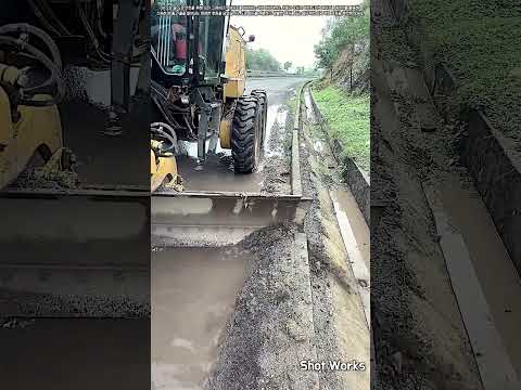 중장비를 활용한 도로 배수로 <strong>토사</strong> 청소 과정 #worker #process #motorgrader #roadwork #heavyequipment