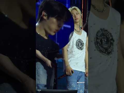Leeknow Blows 🐰💨🐥 Felix Away Due to the Hot Weather #straykids #felix #leeknow cr.cotton_st