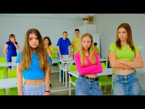 ПОБИЛИ НОВЕНЬКУЮ!? РАЗБОРКИ В ШКОЛЕ!
