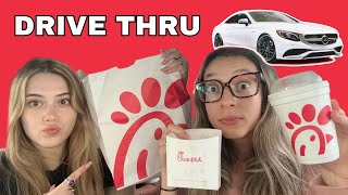 PEDINDO E COMENDO TUDO QUE A PESSOA DA FRENTE PEDIU NO DRIVE THRU