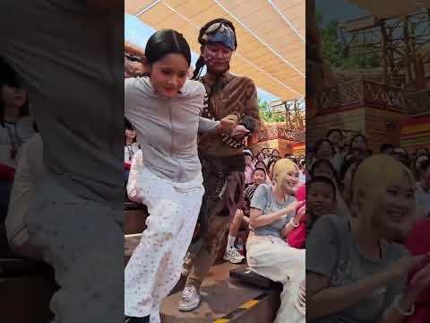玛雅人还挺会挑人#北京欢乐谷#玛雅天灾#夏浪狂欢节#消失的她 #台上一分钟台下十年功 #中国杂技 #中国功夫 #中國功夫 #武术 #解压 #功夫