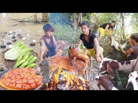 Survival in forest, Cooking spicy goat very tasty for lunch, Egg cooking with snail for dinner