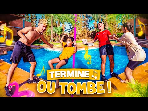 TERMINE LES PAROLES OU LE PERDANT TOMBE DANS LA PISCINE ! (challenge)
