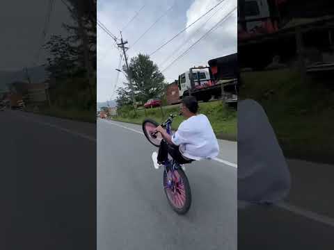 Modo surfista🏄🏻♂️🔥🚀 #youtube #bikelife #crazy #feedshorts #youtubeshorts