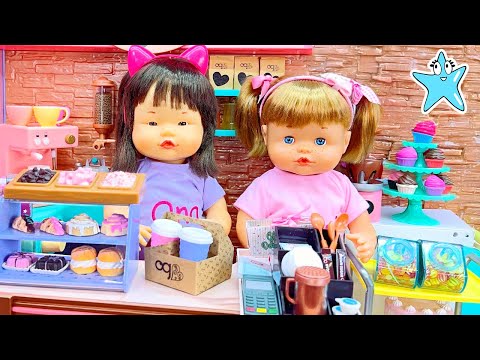 Muñecas Bebé 👧🏼ANI y ONA👧🏻 Juegan en la☕🍩CAFETERÍA🥤🧁🍪de juguete y se lo pasan de rechupete