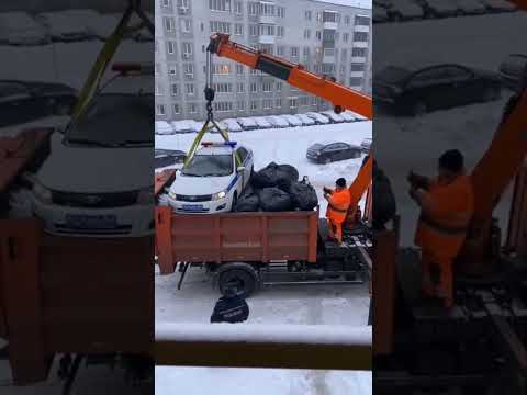 Перепутали? Хотя мусоровозка же... #снег #зима #2026 #юмор #прикол #funny