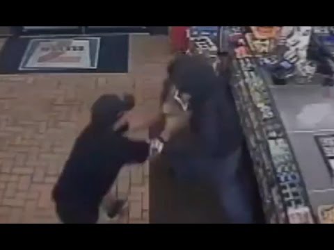 Customer In 7-Eleven Fights Off Armed Suspect [RAW VIDEO]