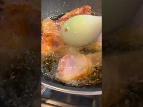 Masak menu rumahan di dalam mobil campervan