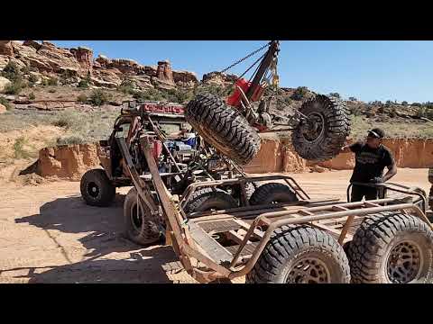 Crashed jeep recovery out of Elephant Hill Trail(Front axle ripped out)