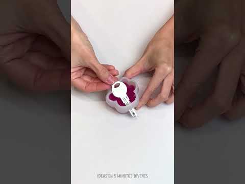 Convirtió sus jeans en una decoración de pared 😅